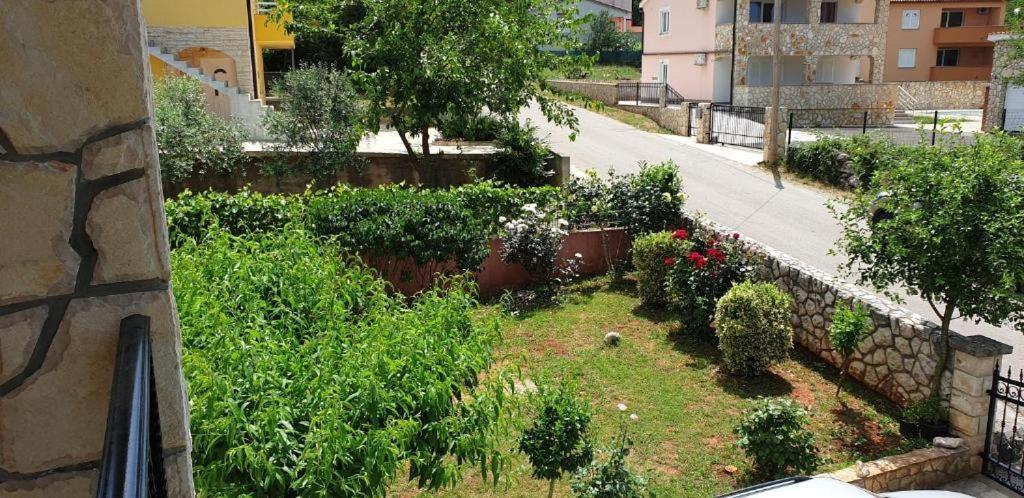 Apartments Roses Dobrinj المظهر الخارجي الصورة