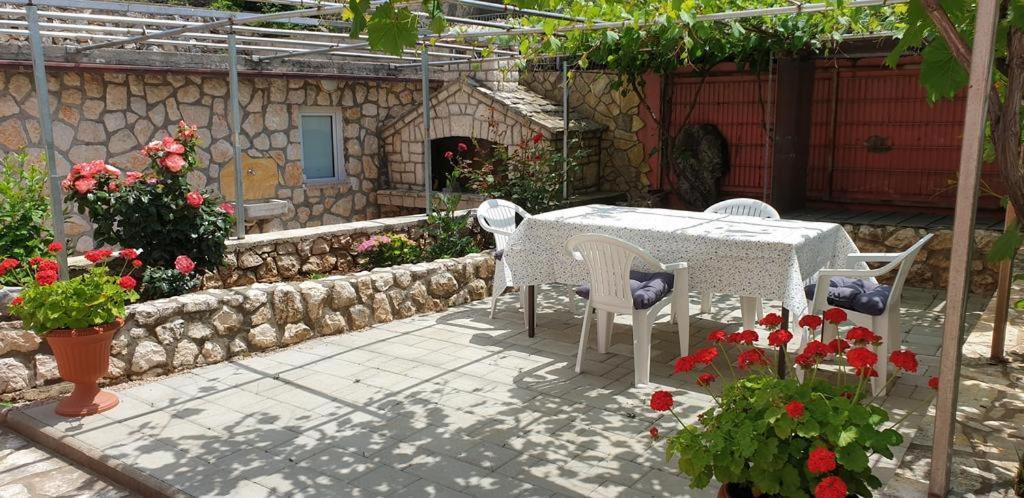 Apartments Roses Dobrinj المظهر الخارجي الصورة