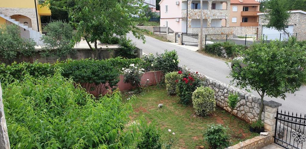 Apartments Roses Dobrinj المظهر الخارجي الصورة
